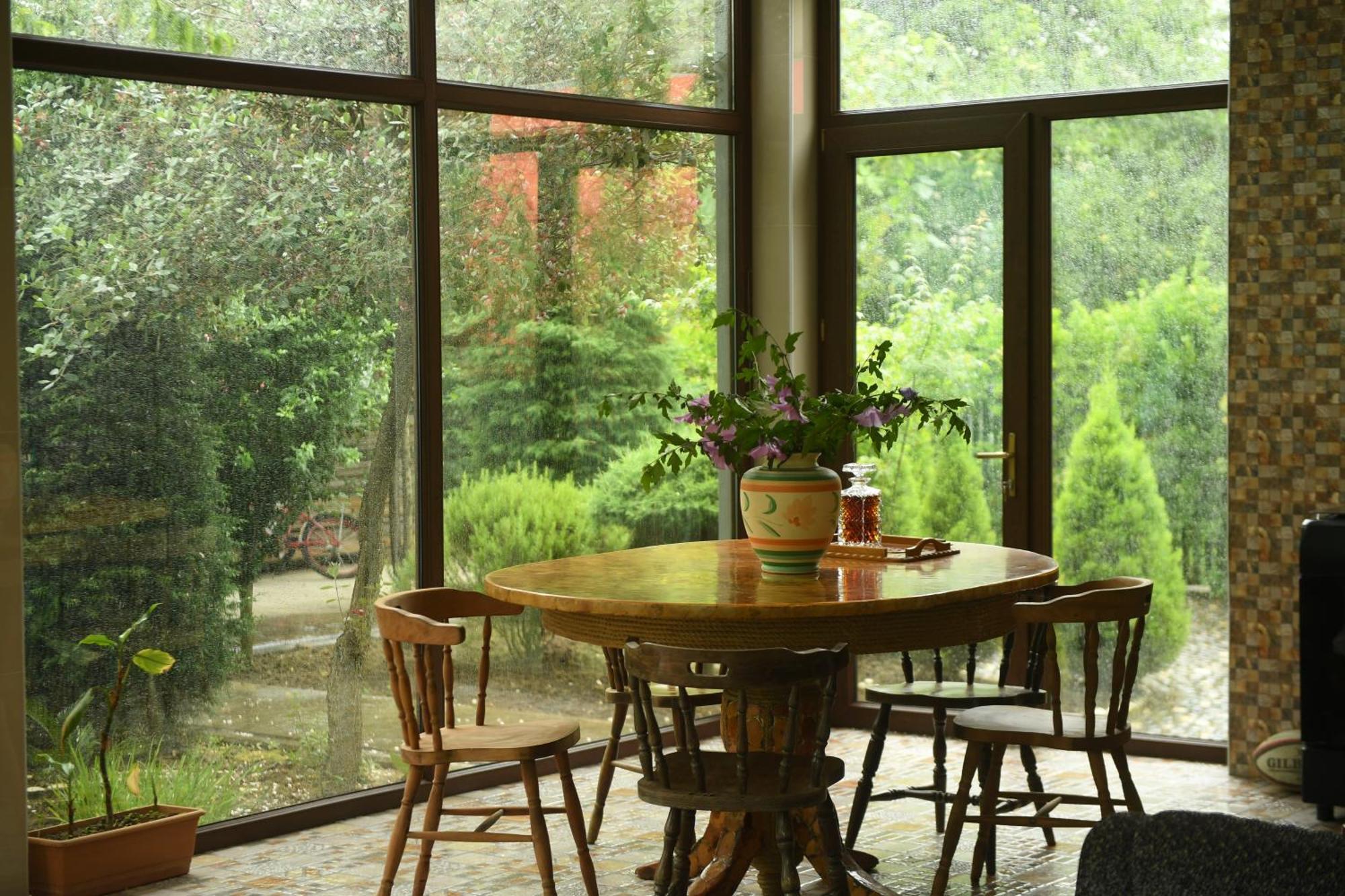 Guest House Green House Zugdidi Bagian luar foto
