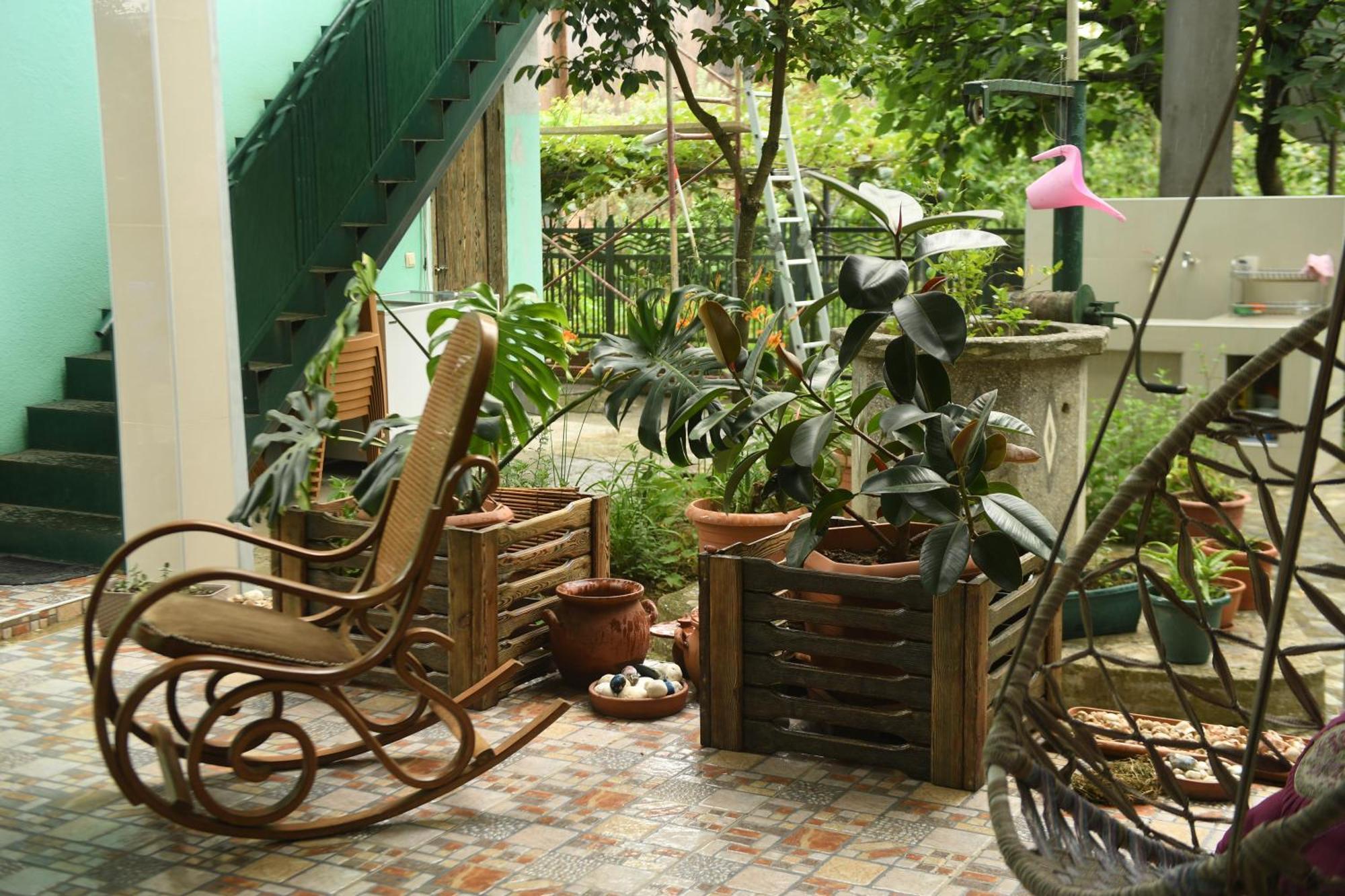 Guest House Green House Zugdidi Bagian luar foto