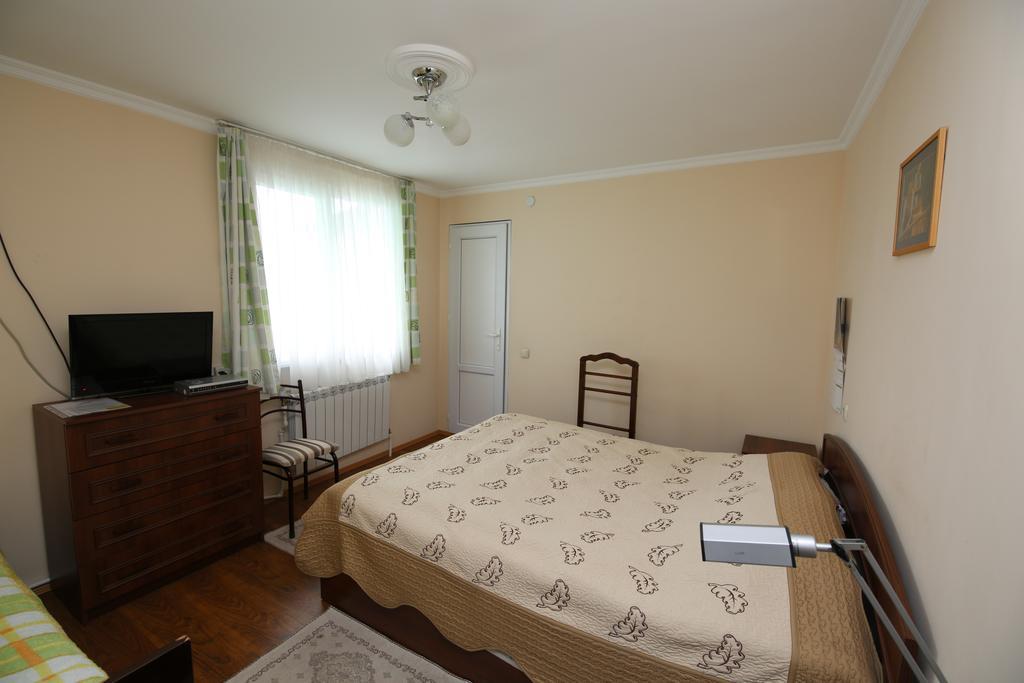 Guest House Green House Zugdidi Bagian luar foto