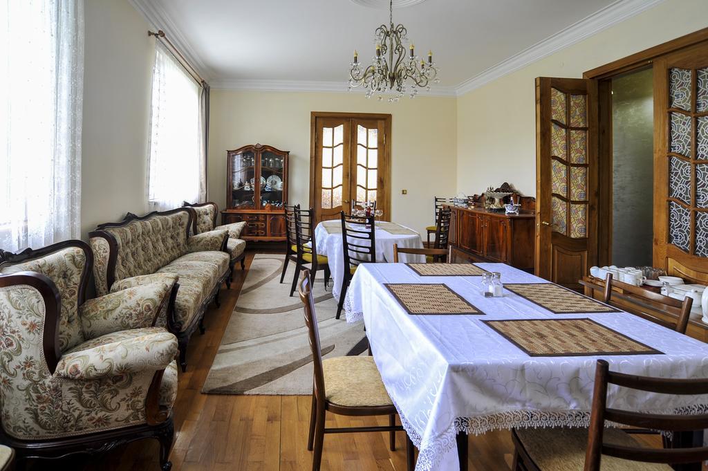 Guest House Green House Zugdidi Bagian luar foto