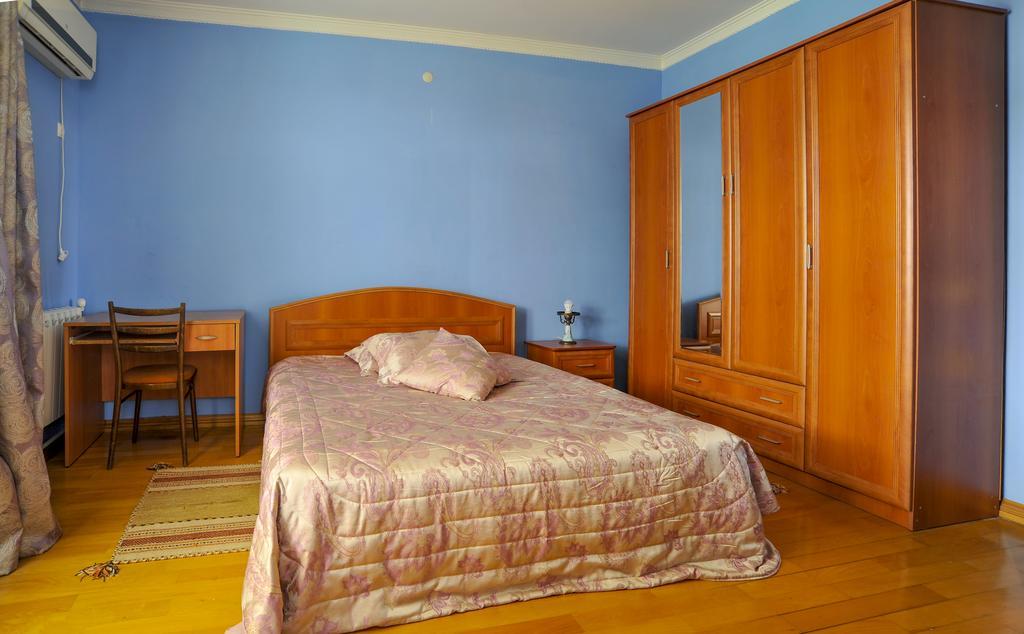 Guest House Green House Zugdidi Bagian luar foto