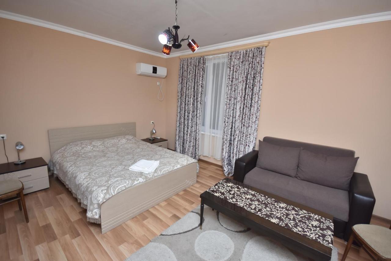 Guest House Green House Zugdidi Bagian luar foto