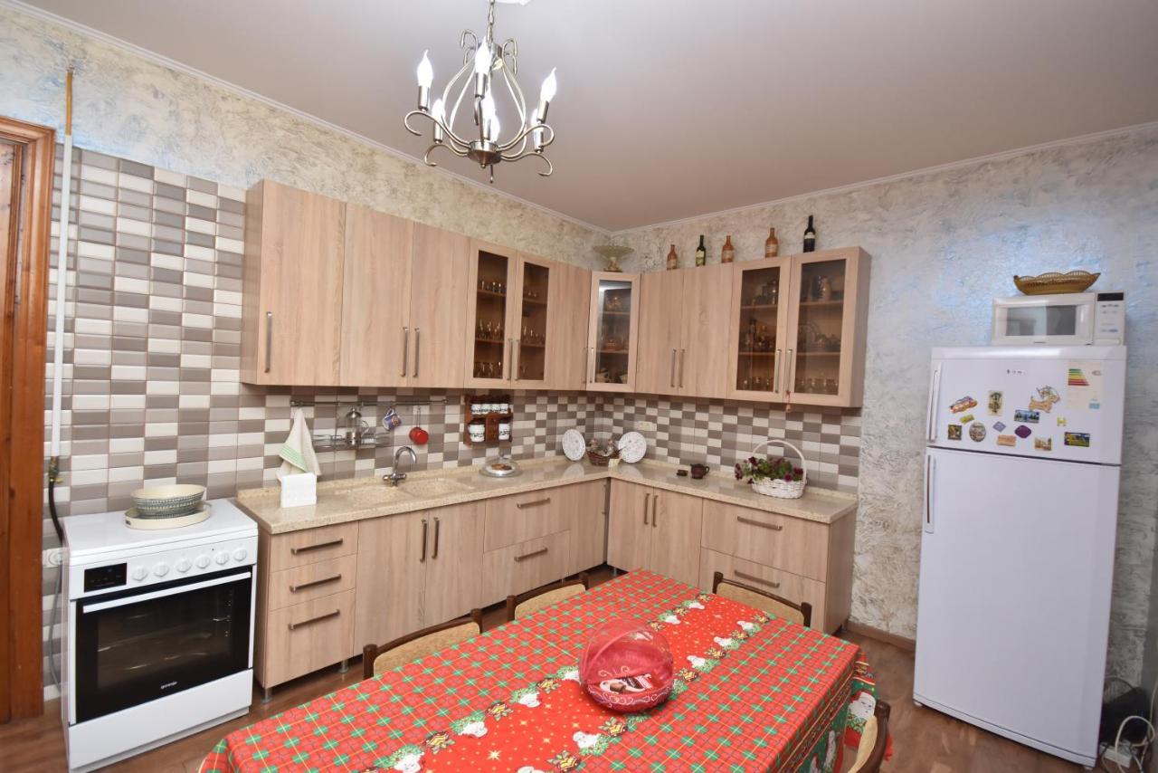 Guest House Green House Zugdidi Bagian luar foto