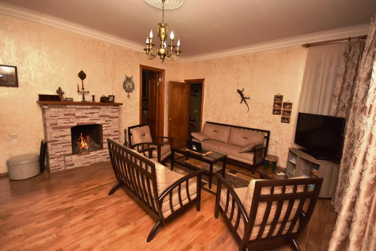 Guest House Green House Zugdidi Bagian luar foto